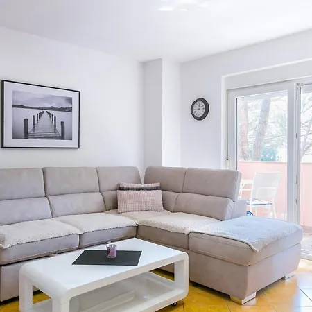 Senad Apartman *